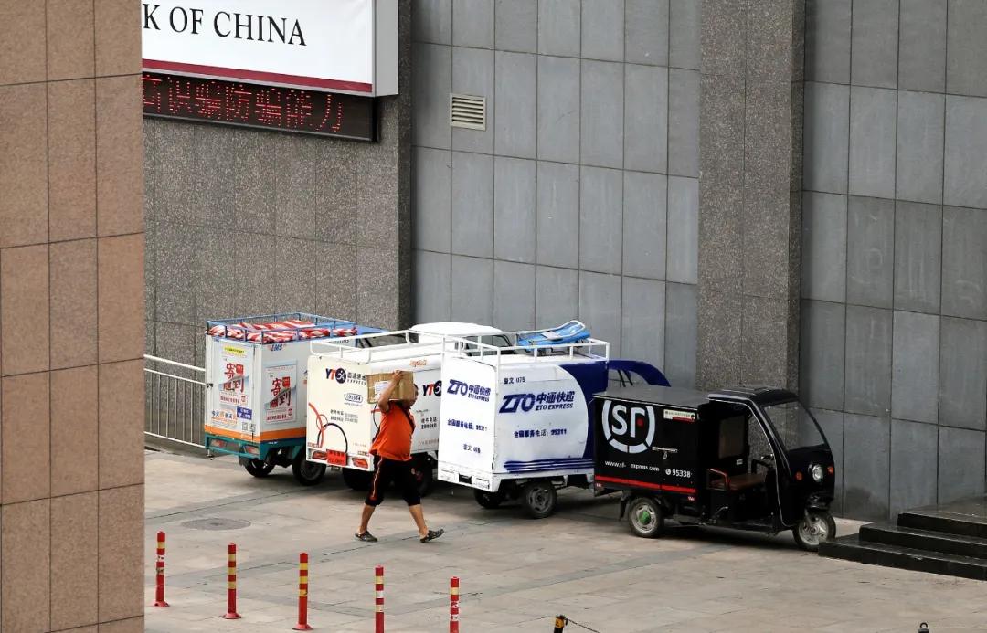 中通快递员新事件,中通快递辞职小哥后续