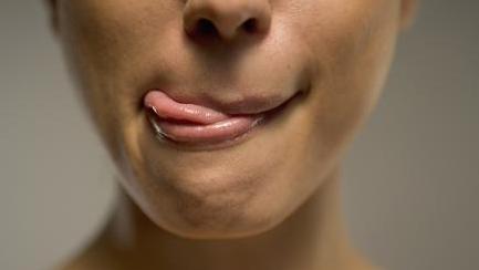 小孩上火烂嘴角最快治疗方法,因上火而烂嘴角吃什么药好呢