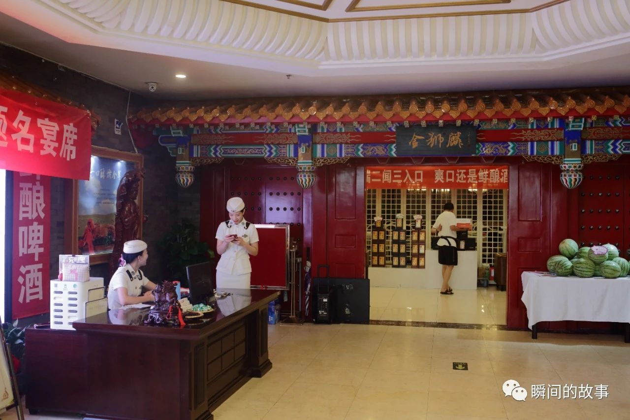 北京一家酒店的迎宾女孩（二）站岗