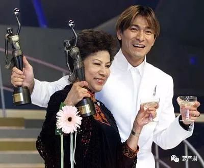 体面尊严,体面而有尊严地活着