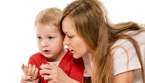 幼儿磨蹭玩性器官，9成家长禁止都做错！