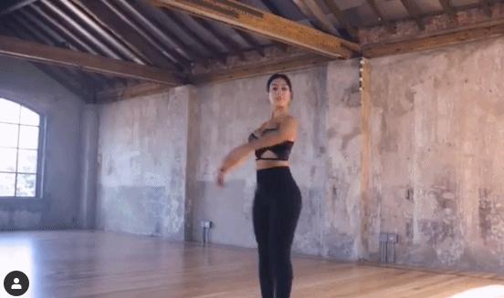 c罗在赛场亲吻乔治娜,c罗和女友乔治娜穿球衣合照图