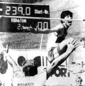 跳高世界纪录还是朱建华保持的吗,跳高运动员朱建华破纪录是哪年