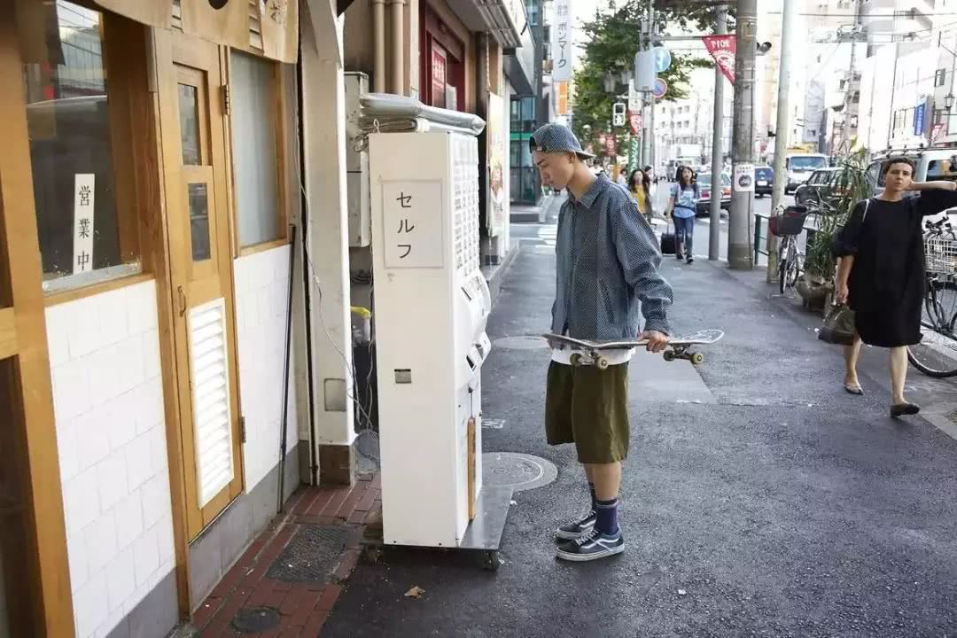 什么滑板鞋最实惠耐用又好看,好看实惠的滑板鞋