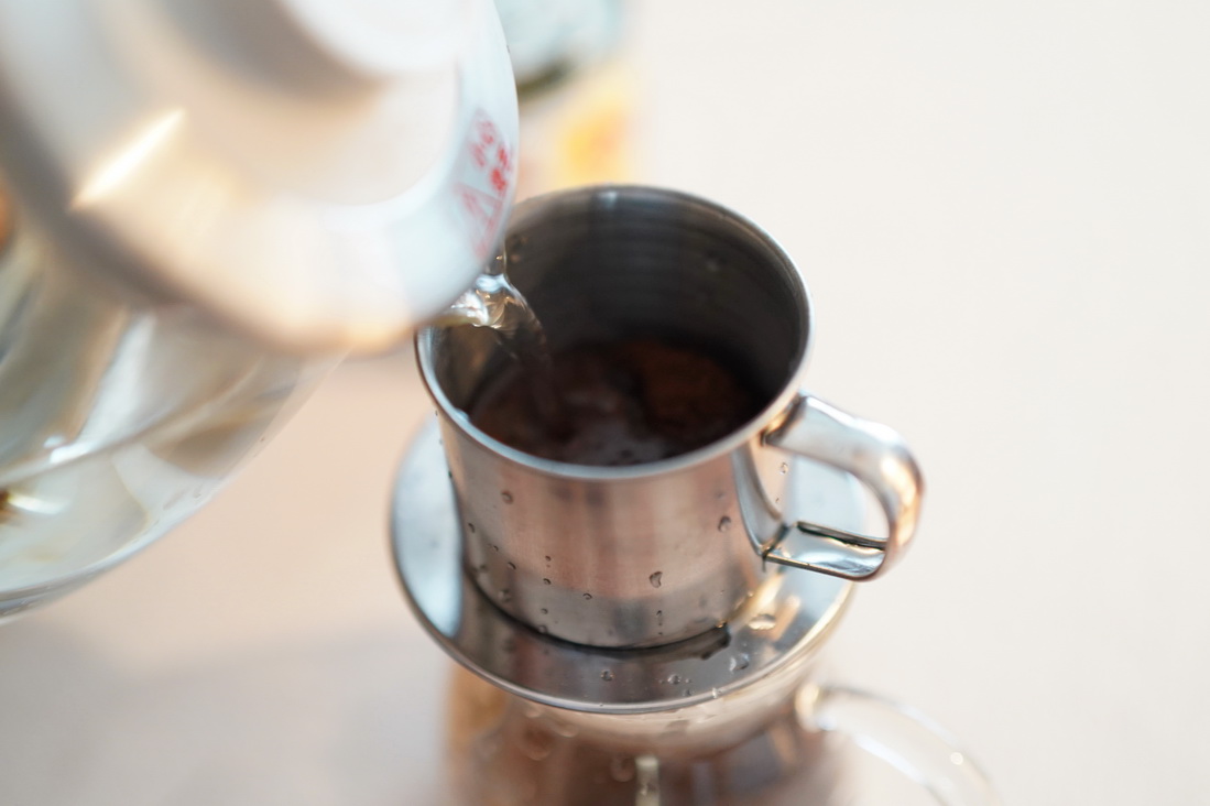 疫情之下网购越南小姑娘咖啡，没想到迅速寄来，看我是怎么冲泡的