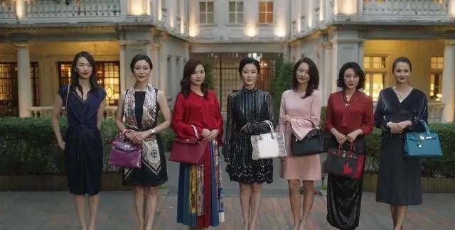 巨亏600亿！被1亿人捧起来的“超级名媛”，人设崩塌