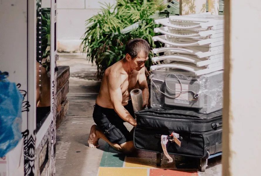 火车卧铺比硬座难买,火车硬卧为什么便宜