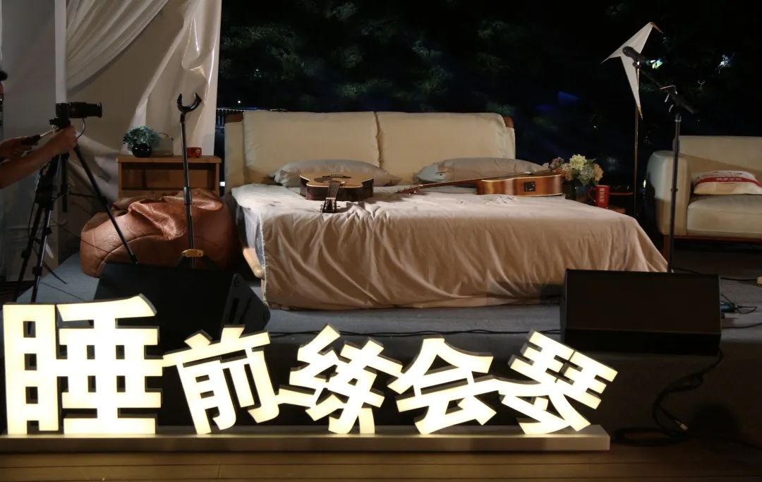 会弹钢琴的人有多幸福,会弹吉他的人是不是遍地都是