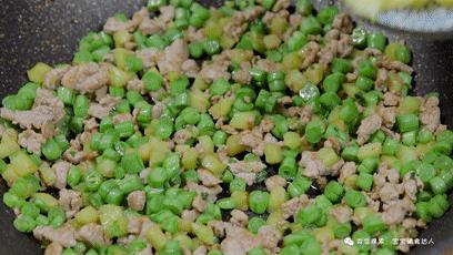 一日三餐电饭煲做法,一个电饭煲就能烧出来的美食