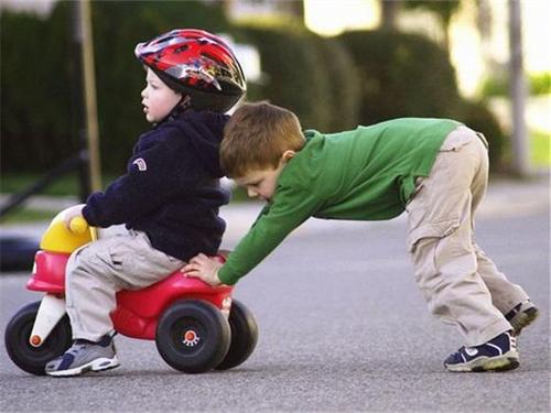 2岁半孩子叛逆不听话怎么教育,2岁不听话叛逆