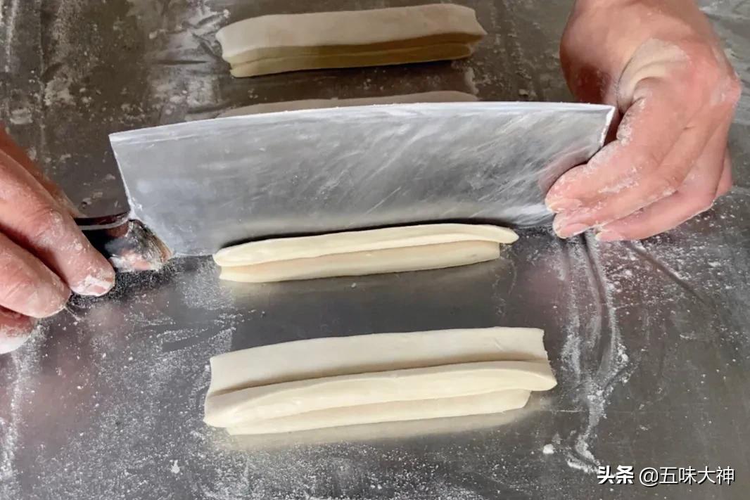 怎么做出奶香味的油条,怎么做早餐简单又好吃的油条