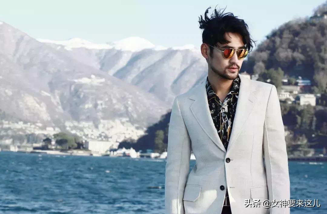 娱乐圈爆料：李易峰换新公司？萧亚轩消失？赵露思近况，袁弘资源