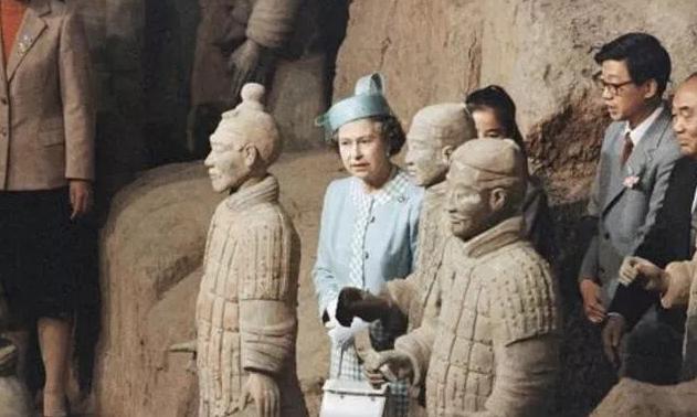 菲利普亲王一生获得无数荣誉,菲利普亲王年轻时