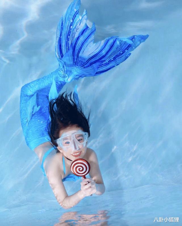 黄奕晒和黄芊玲合照,黄奕携女儿黄芊玲亲子装