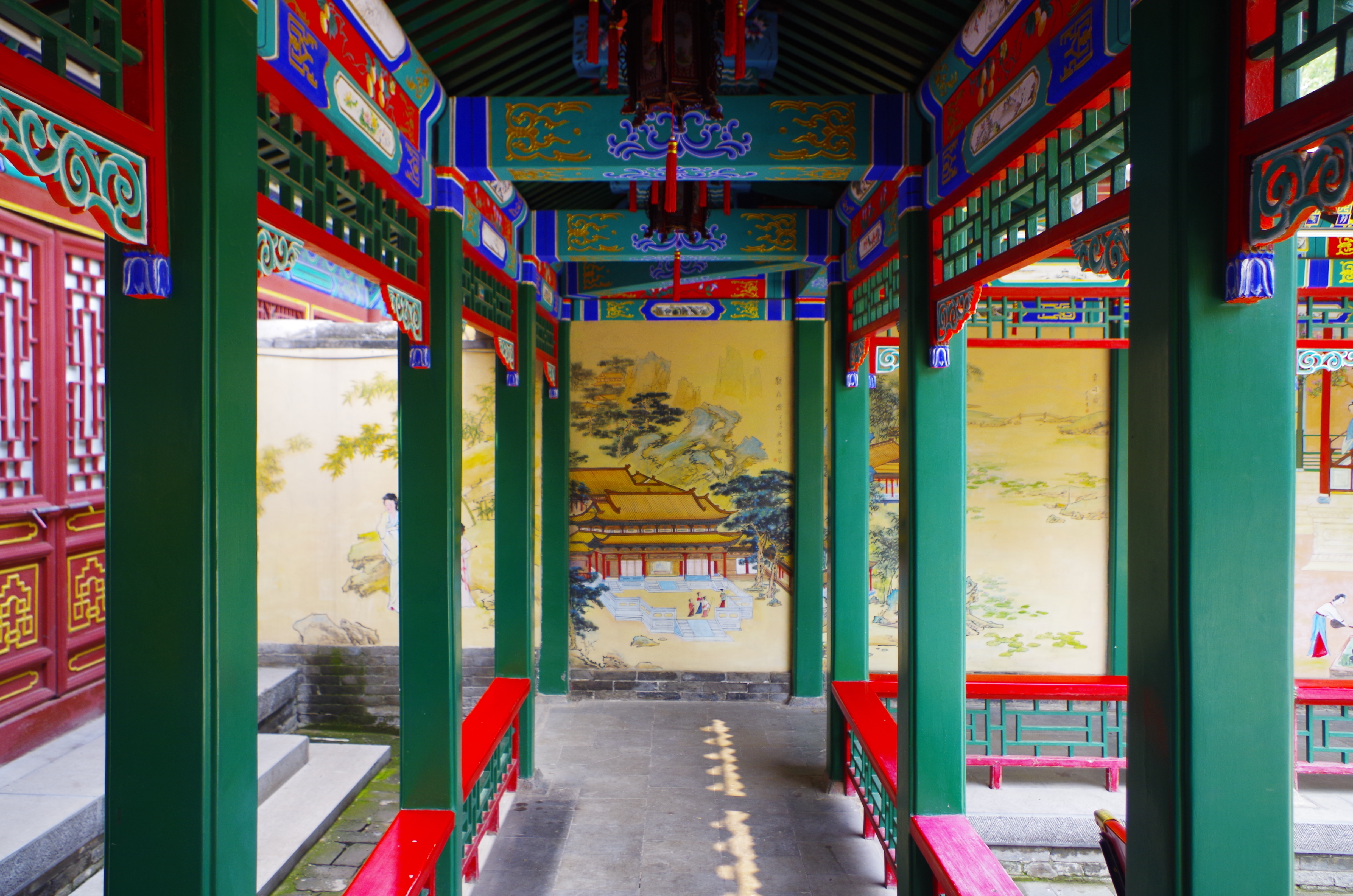 来自于1986年的荣国府