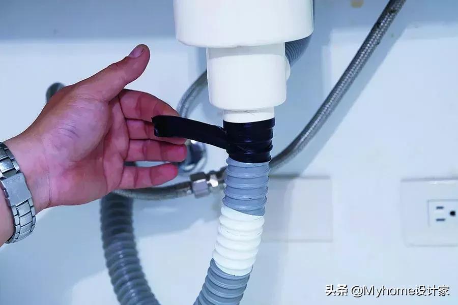 厨房水槽上水管漏水如何维修,厨房水槽下水管堵了怎么办