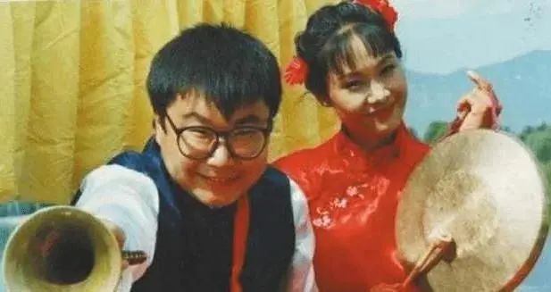 潘长江于文华尹相杰纤夫巧过河,尹相杰和于文华的小品纤夫的爱