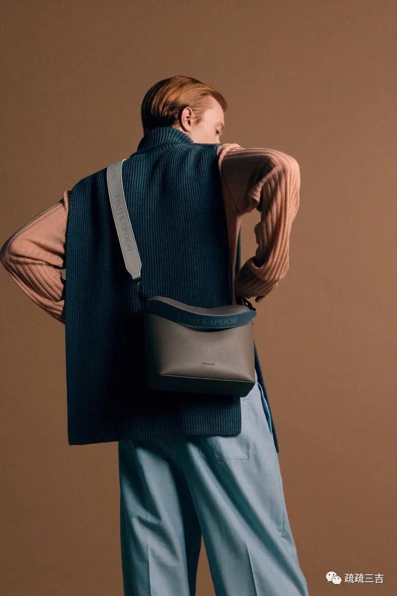 韩剧小女孩看上一款包,韩国小姐姐都背什么包包