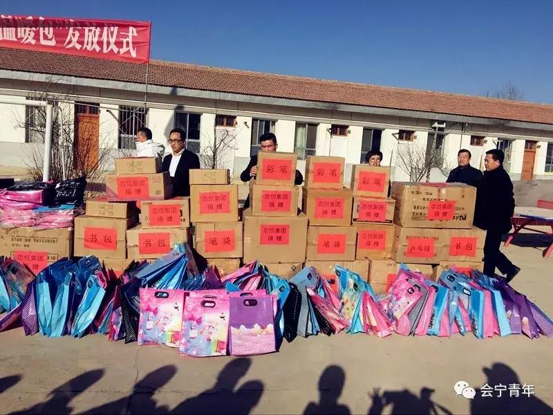 甘肃爱心企业持续向灾区捐赠活动,团县爱心志愿者捐赠物资