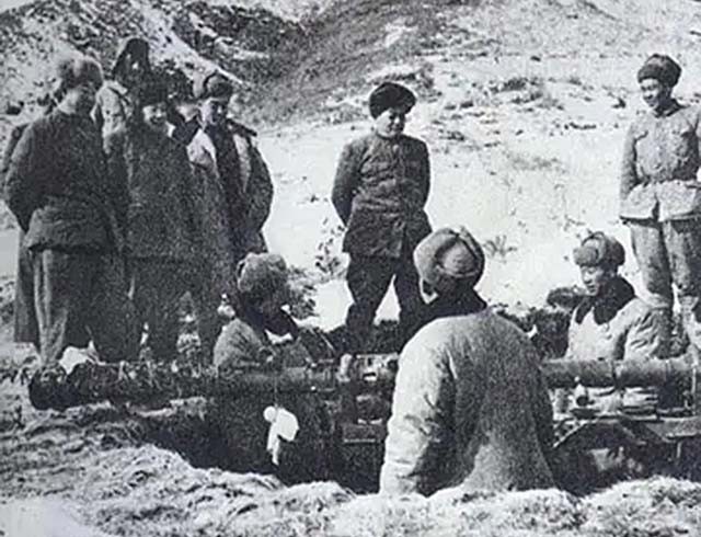 钟期光阔别30年回乡：磕头3次跪谢干父母救命之恩，奉上人参