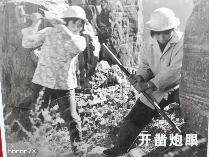 最著名的河南郭亮村挂壁公路,世界第九大奇迹郭亮村的挂壁公路