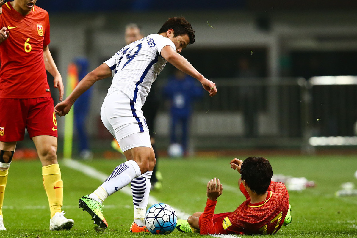 国足回应被炮轰,国足回应踢头事件