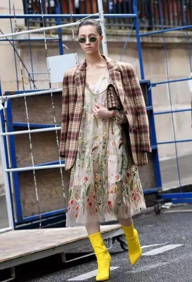 西装配裙子适合哪种发型,中长西装配什么裙子好看