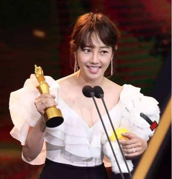 “一指禅”后,白百何频曝新恋情,上演“摸臀杀”的张爱朋去哪了