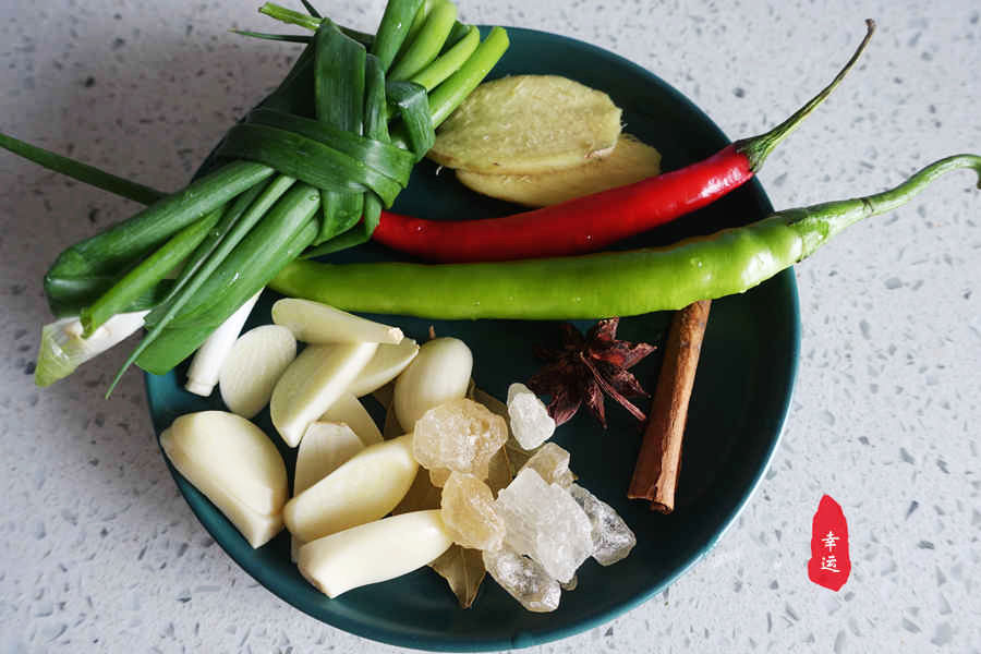 酥脆鸭块,鸭皮酥脆鸭肉鲜嫩