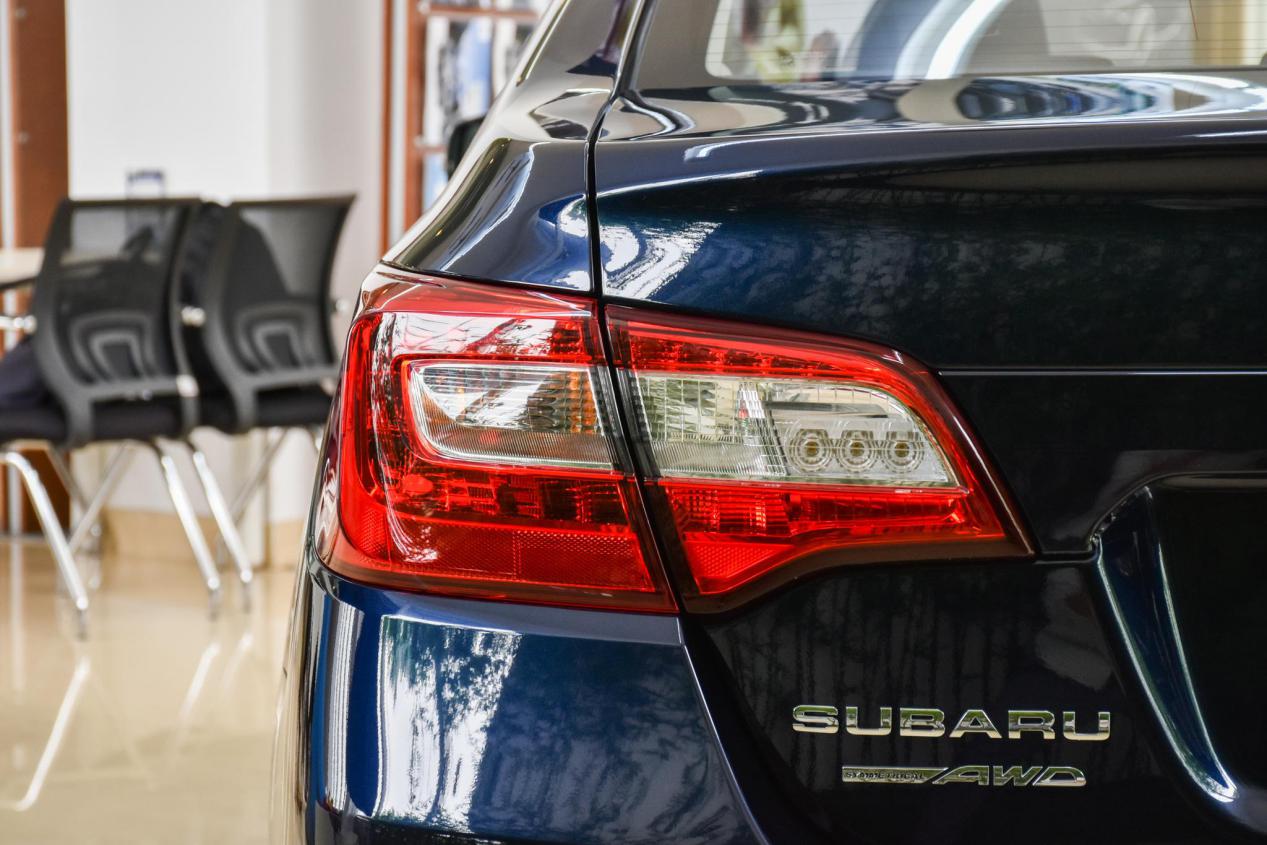 斯巴鲁力狮四驱油耗与竞品比较,斯巴鲁力狮水平对置6缸