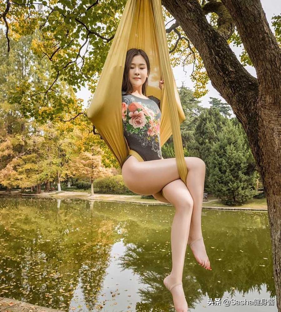 8个瑜伽动作让肩膀背部越练越薄,塑身瑜伽瘦手臂和背部的快速方法