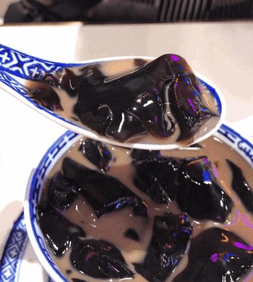 吃甜品就吃老字号龟苓膏,龟苓膏和甜品哪个好吃