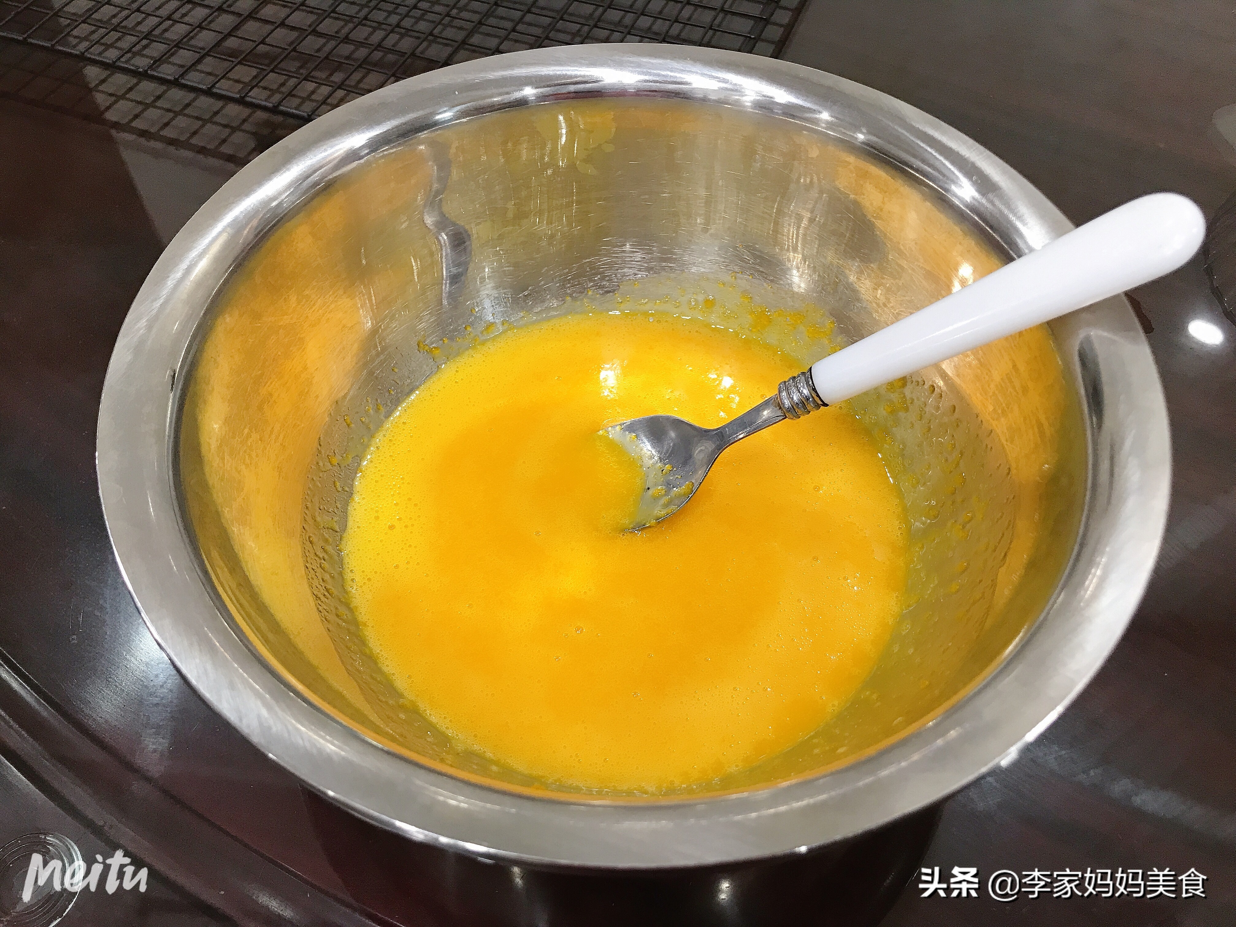 不用电饭煲做的蛋糕不塌陷,蛋糕不塌不回缩的诀窍电饭煲