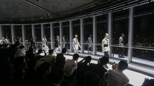 批发韩国新款服装,正品韩国服装批发市场