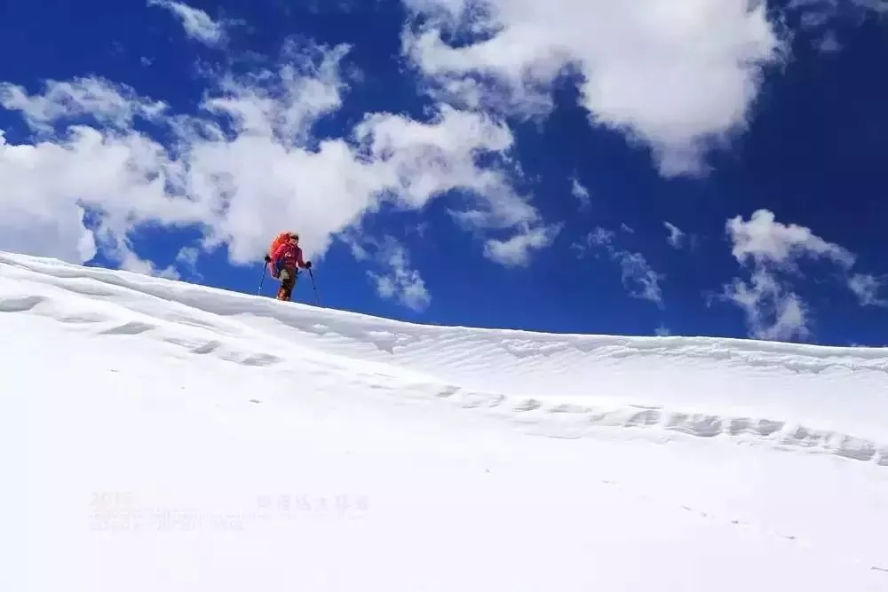 新疆最凶险峡谷路,新疆博格达峰徒步路线