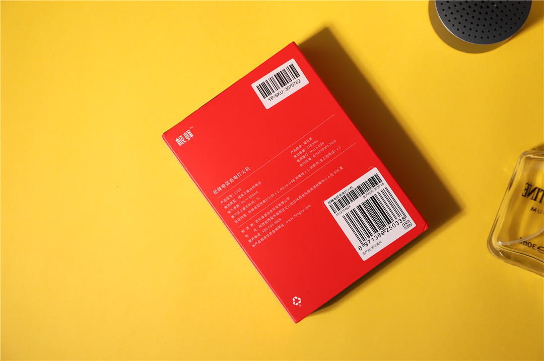 小米有品悬浮感应打火机,小米有品极蜂手电筒能当充电宝吗