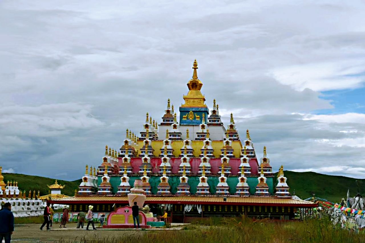 暂离城市的喧嚣，来拥抱若尔盖大草原，湖在天上，天在湖中