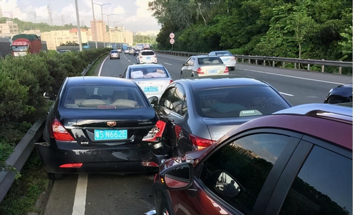 前车溜车有必要报警吗,前方溜车