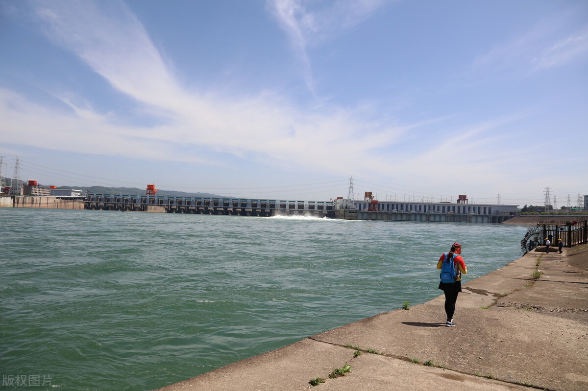 三峡大坝修建后中华鲟怎么产卵,中华鲟能长多大有多少米