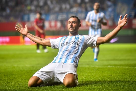 富力外援托西奇现状,富力球迷怒怼裁判完整版