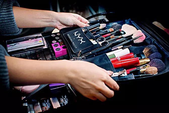 韶关零基础化妆培训班,韶关华仔影视教学