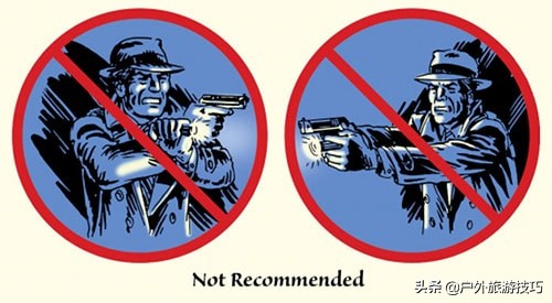 遇到拿刀的歹徒如何用手电筒反击,主动进攻自卫防身连环绝招