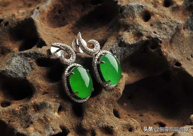 怎样辨别翡翠手镯a货还是bc货,肉眼怎么辨别酸洗的翡翠手镯