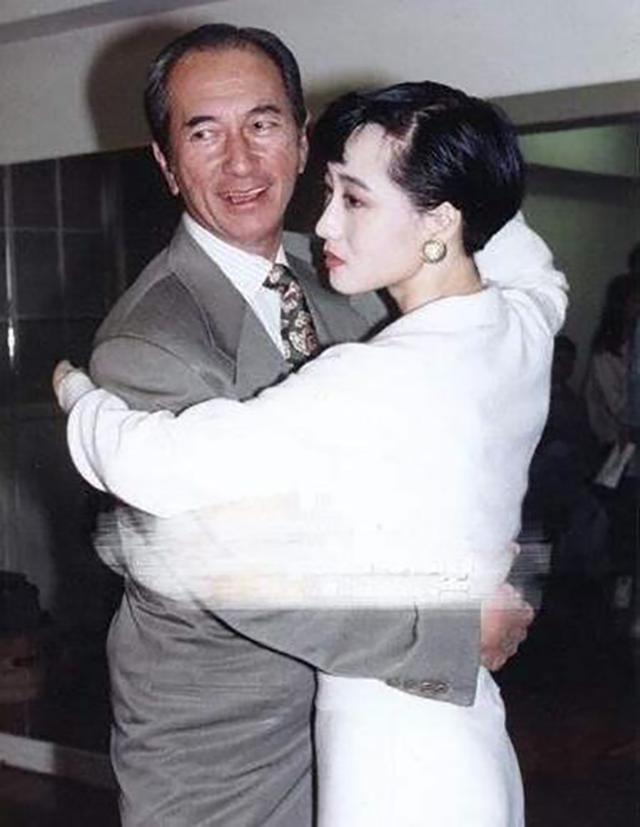 李连杰抛弃前妻完整视频,李连杰和利智现况