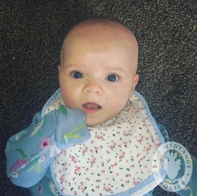 英男子疑因想看球赛却要照顾13个月大女儿发怒，将女婴摇晃致死