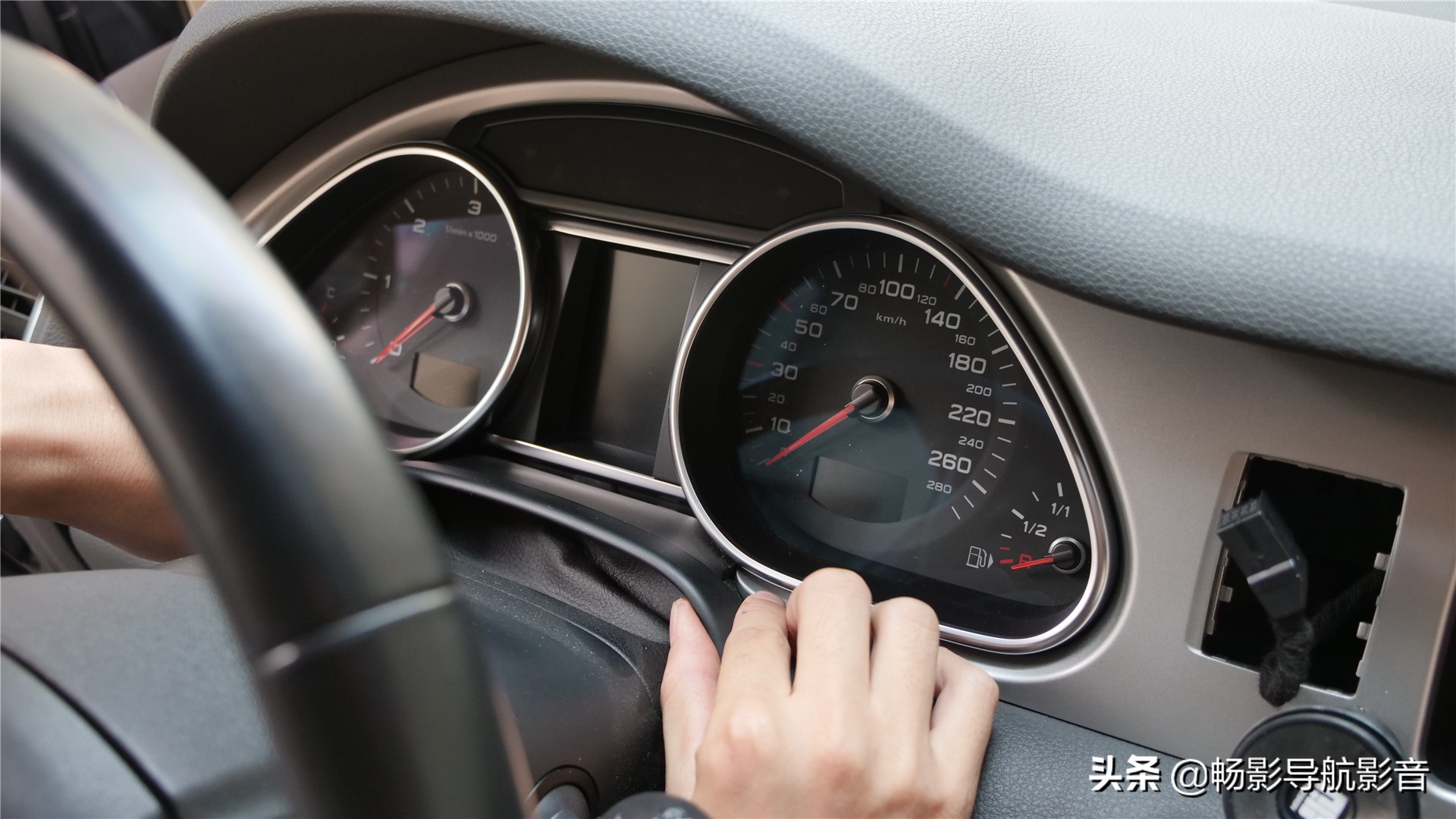 奥迪q7改内饰导航,奥迪q7改装大屏导航线束