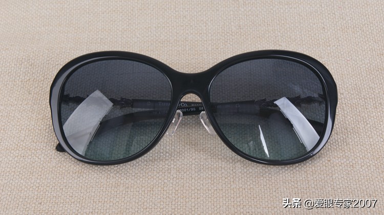 太阳镜鼻托掉了,板材眼镜鼻托掉了怎么配