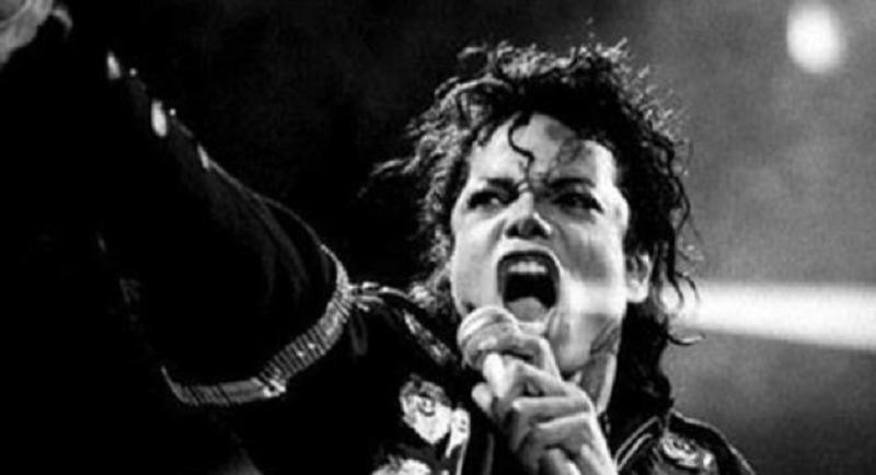 迈克尔杰克逊来中国的珍贵影像,迈克尔杰克逊离开时背后疑点