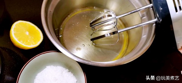 小而精致的外形，是手作的魅力，绵软顺滑的“娇娇”长崎蛋糕