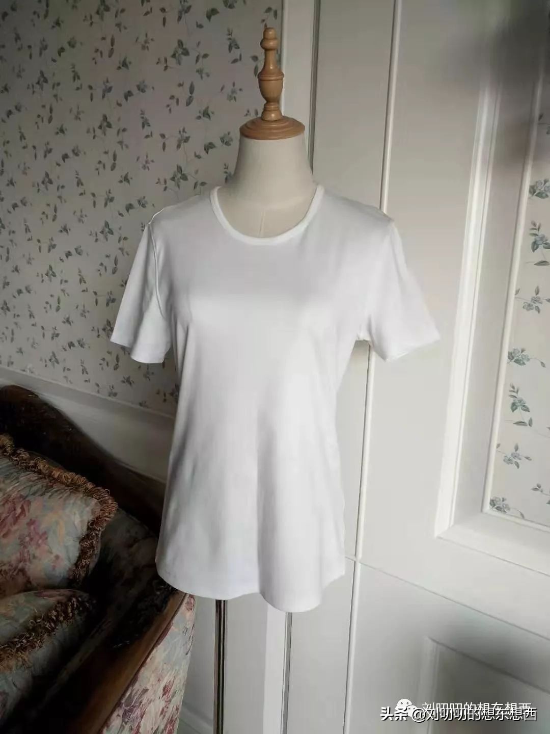 白t穿搭高级感西装,今年超级火的白t加西装外套